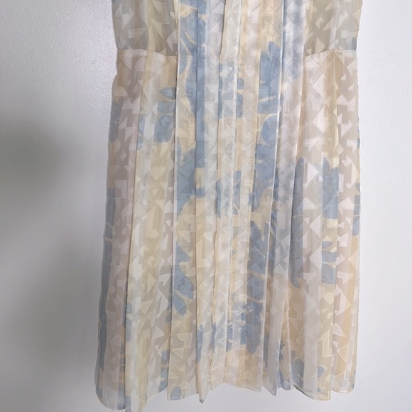 O’2nd Shades of White Dress, size 2 - Picture 5 of 10